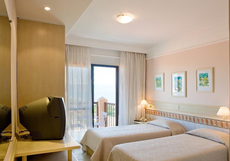 스탠다드 스튜디오, Jurerê Beach Village   Oficial