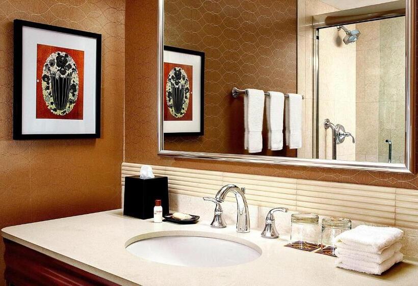 クイーンサイズベッドのクラシックルーム, Sheraton Cavalier Calgary