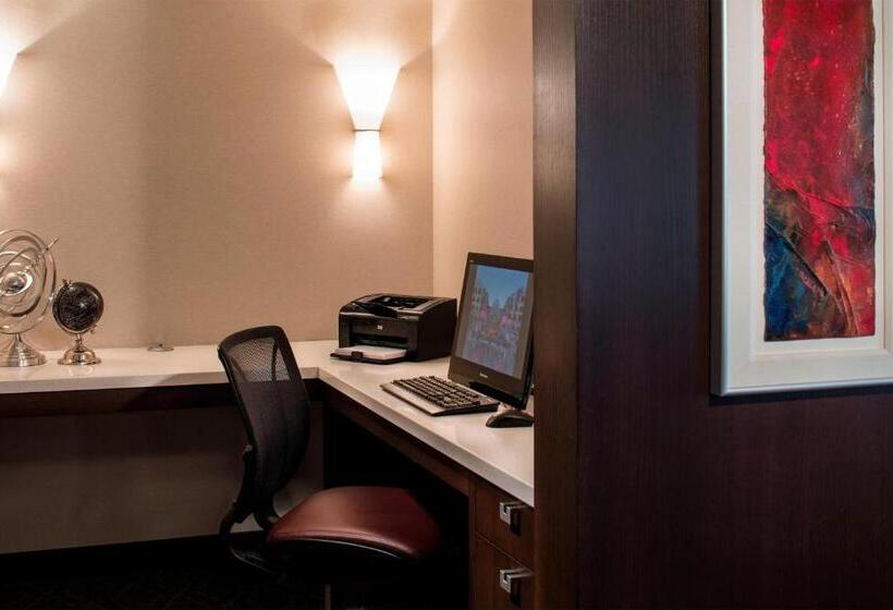 Quarto Clube Cama King, Sheraton Cavalier Calgary