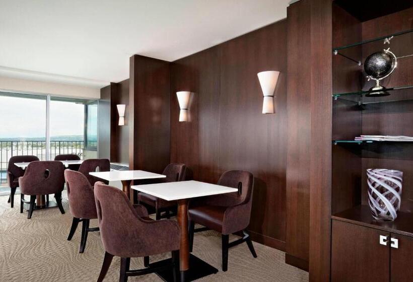 Quarto Clube Cama King, Sheraton Cavalier Calgary