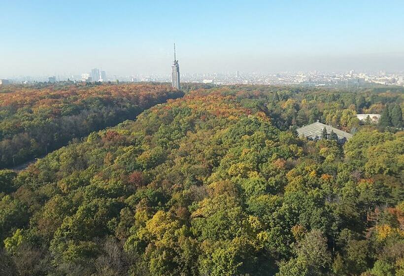 Полулюкс, Park Hotel Moskva