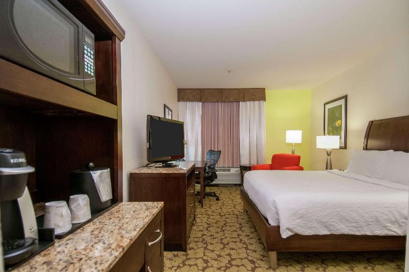キングサイズベッドのスタンダードルーム, Delta Hotels By Marriott London Armouries