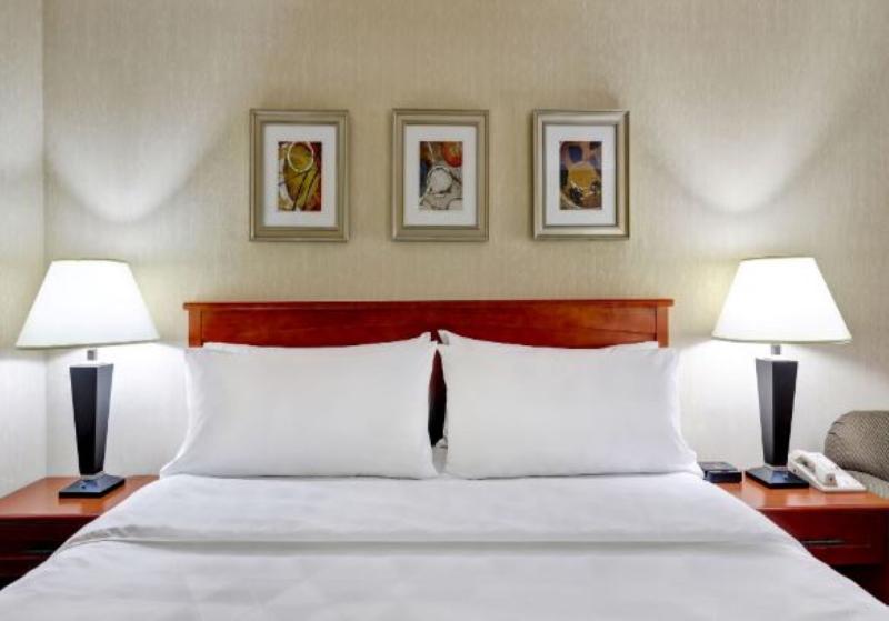 Стандартный Номер Кровать Кинг, Holiday Inn Laval Montreal, An Ihg