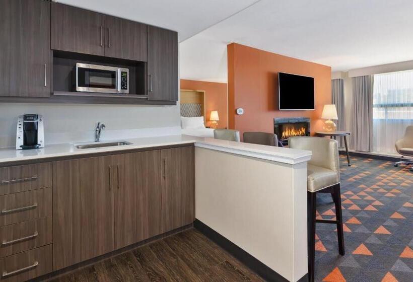キングサイズベッドのスイートルーム, Holiday Inn St Johns, An Ihg