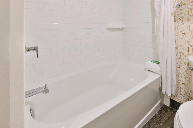 キングサイズベッドのスタンダードルーム, Holiday Inn St Johns, An Ihg