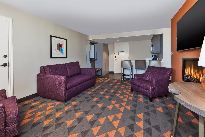 キングサイズベッドのスイートルーム, Holiday Inn St Johns, An Ihg