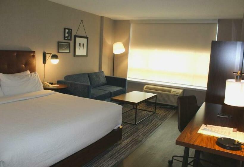 带大床的豪华间, Four Points By Sheraton Point Edward Sarnia