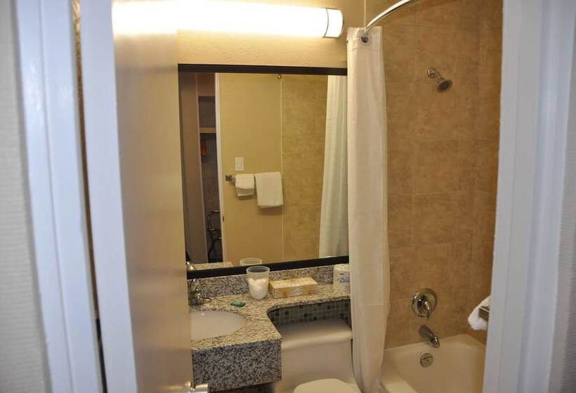 Номер Стандарт 2 Двуспальные Кровати, Travelodge By Wyndham North Battleford