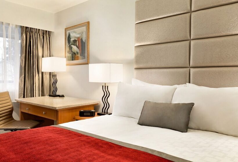 Номер Стандарт, Poco Inn And Suites Hotel & Conference Centre