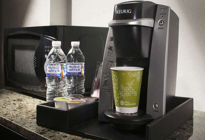 キングサイズベッドのスタンダードルーム, Vogue Hotel Montreal Downtown, Curio Collection By Hilton