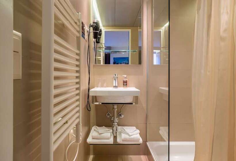 Standard Room, Alexander