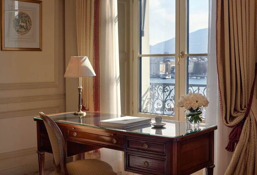 سوییت جونیور با چشم‌انداز دریاچه, Beau Rivage Genève