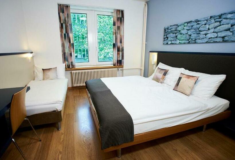 Standard Triple Room, Bristol Zurich