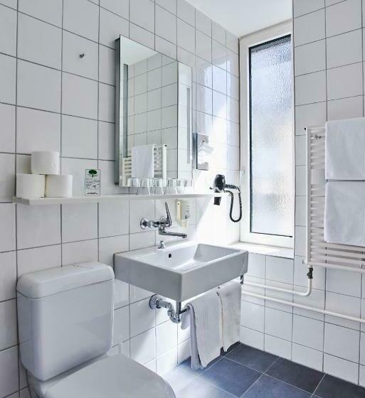 Standard Quadruple Room, Bristol Zurich