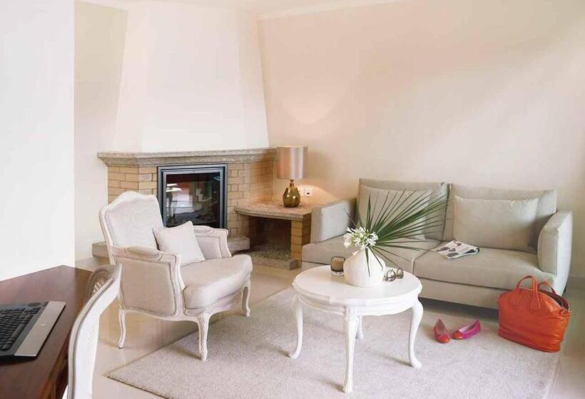 带河湖景观的轻年套房, Villa Orselina  Small Luxury