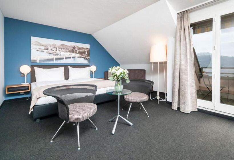 带河湖景观的轻年套房, Seehotel Kastanienbaum