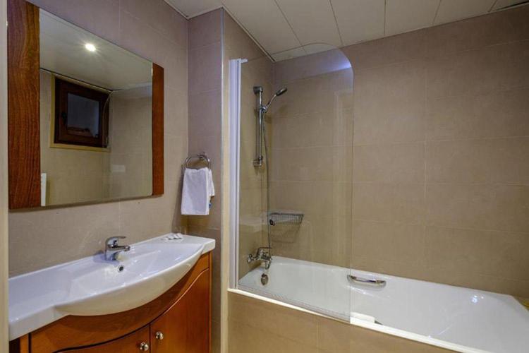 2 Bedroom Apartment Side Sea View, Les Palmiers Beach Boutique Hotel & Luxury Apartments