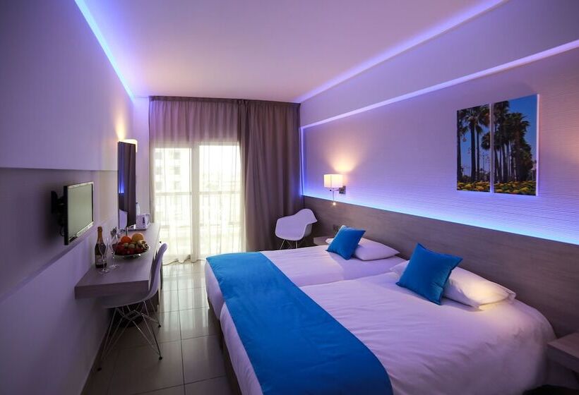 اتاق استاندارد سه نفره با چشم‌انداز کنار دریا, Les Palmiers Beach Boutique Hotel & Luxury Apartments