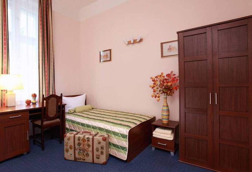 اتاق راحتی یک تخته, Pension Cortina