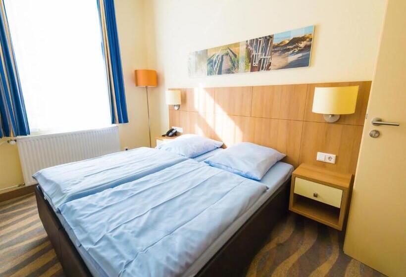 Четырехместный Номер Стандарт, Inselhotel Bruns