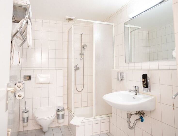 اتاق استاندارد چهار تخته, Parkhotel Lindenhof   Kostenlose Parkplätze