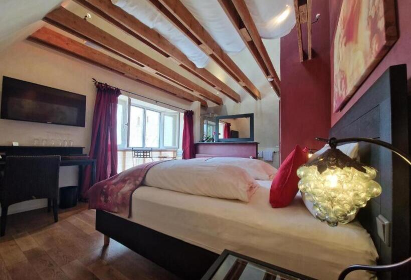 Полулюкс, Laurentius Boutique Hotel & Restaurant
