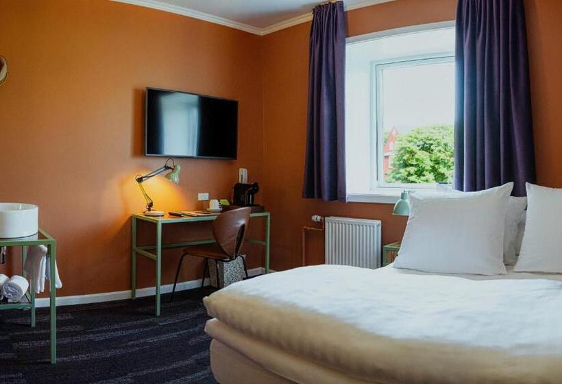 Quarto Basic, Hafnia