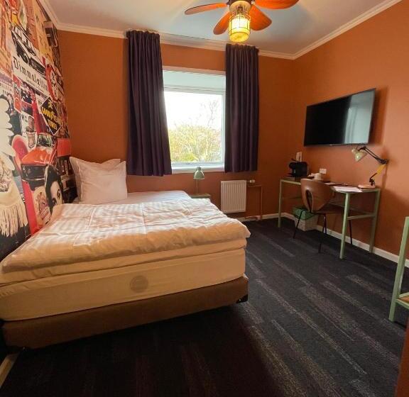 Quarto Basic, Hafnia