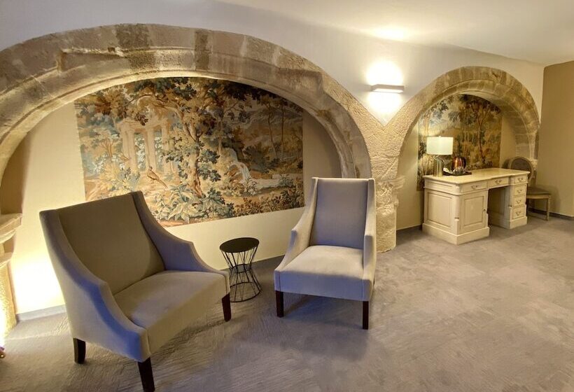Номер Deluxe, Des Augustins