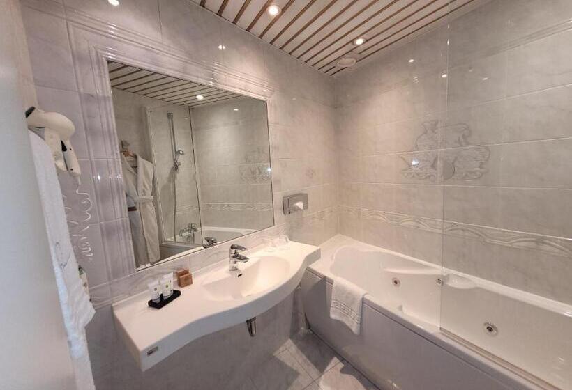 غرفة قياسية, Hostellerie Du Chapeau Rouge