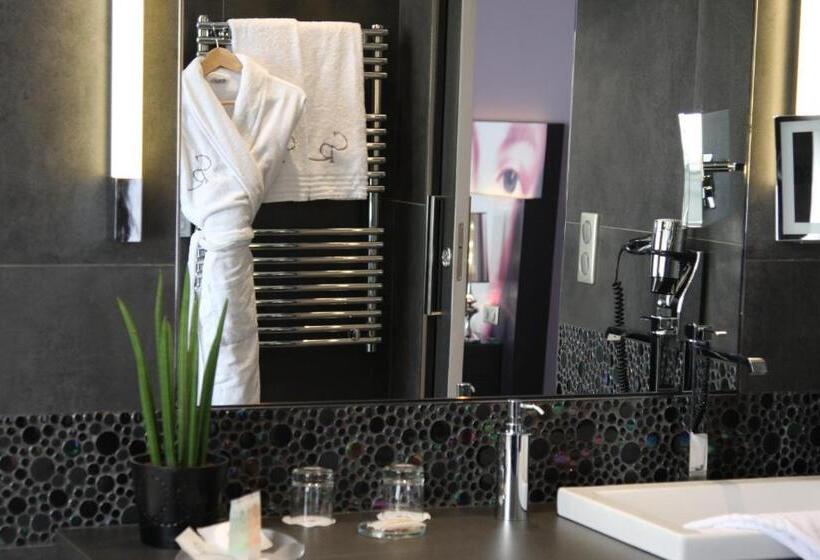 غرفة ديلوكس, Hostellerie Du Chapeau Rouge