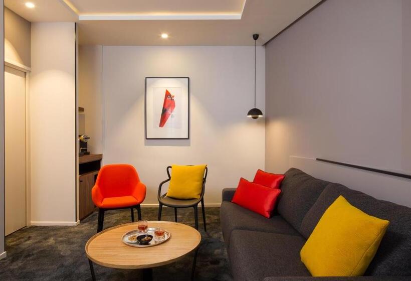 جناح جونيور, Hostellerie Du Chapeau Rouge