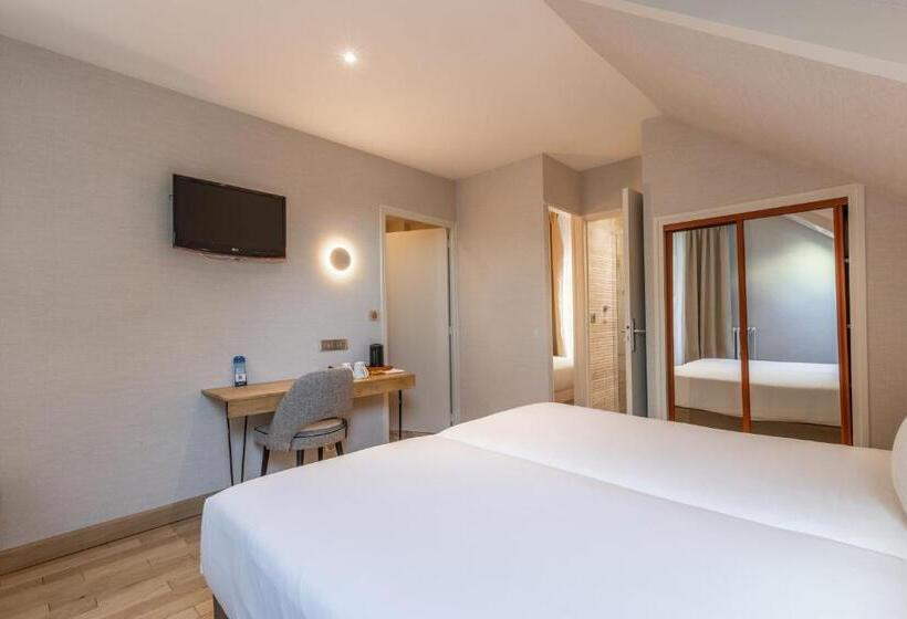 Pokój Standard Trzyosobowy, Kyriad Saint Malo Centre Plage