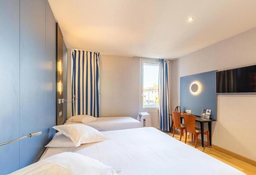 Pokój Czteroosobowy Standard, Kyriad Saint Malo Centre Plage