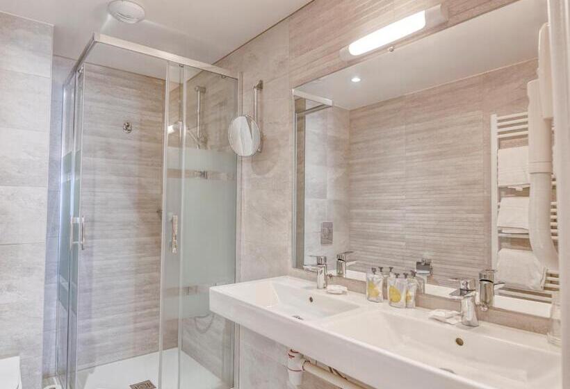 Четырехместный Номер Стандарт Вид на Море, Kyriad Saint Malo Centre Plage