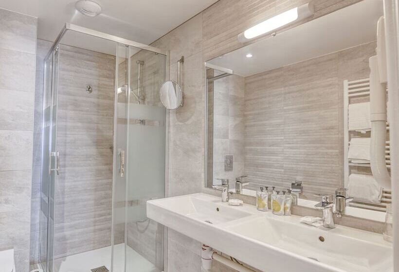 Pokój Czteroosobowy Standard Widok Morze, Kyriad Saint Malo Centre Plage
