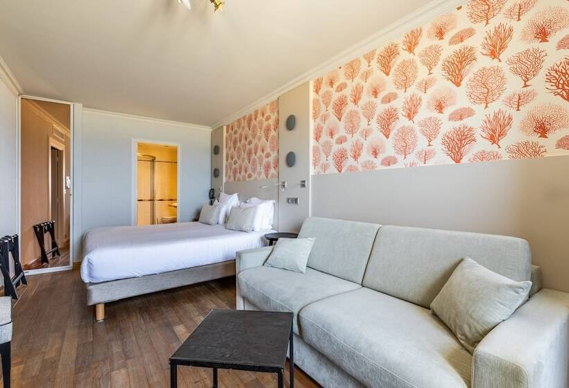 Pokój Czteroosobowy Standard Widok Morze, Kyriad Saint Malo Centre Plage