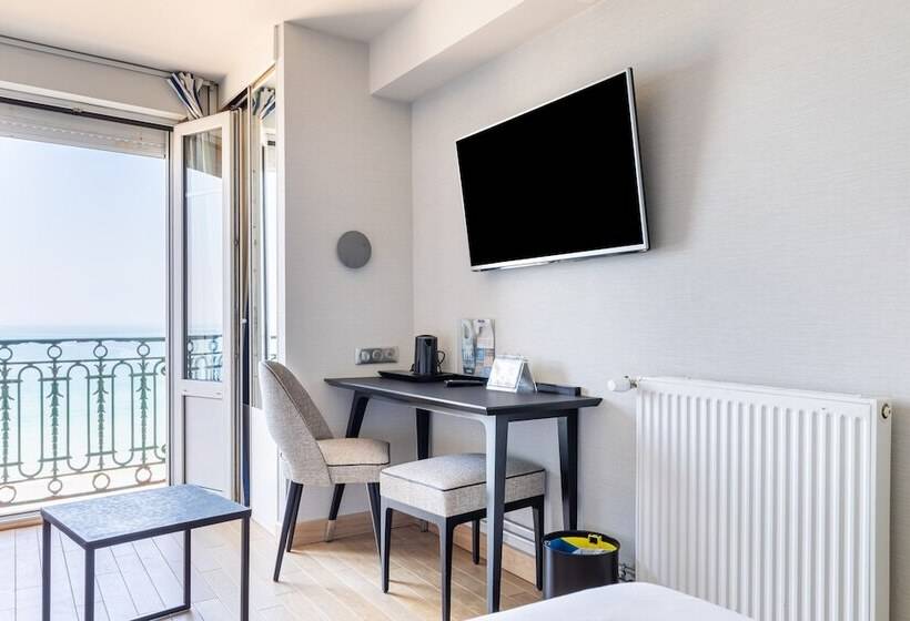 Pokój Czteroosobowy Standard Widok Morze, Kyriad Saint Malo Centre Plage