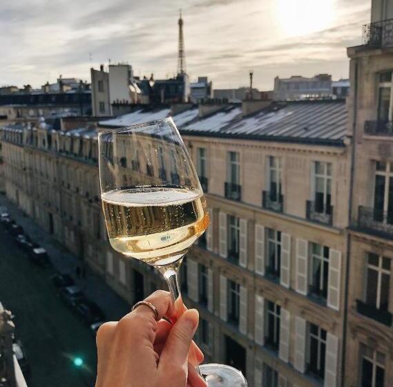 اتاق لوکس با چشم‌انداز, Marignan Champs Elysees