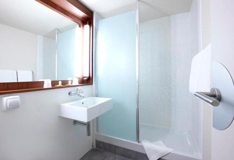 Четырехместный Номер Superior, Campanile Paris Est  Bobigny