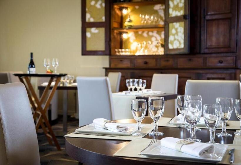 Четырехместный Номер Стандарт, Logis Hotels Grand Hotel D Orléans