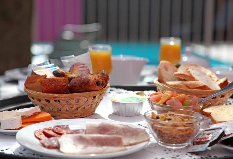 스탠다드 트리플 룸, Logis Hotels Grand Hotel D Orléans