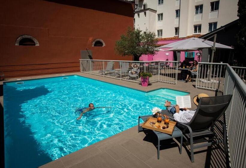Номер Стандарт Трехместный, Logis Hotels Grand Hotel D Orléans