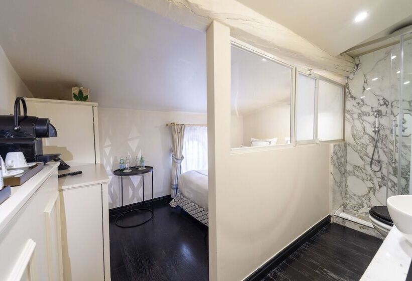 家庭间, Le Yaca Saint Tropez