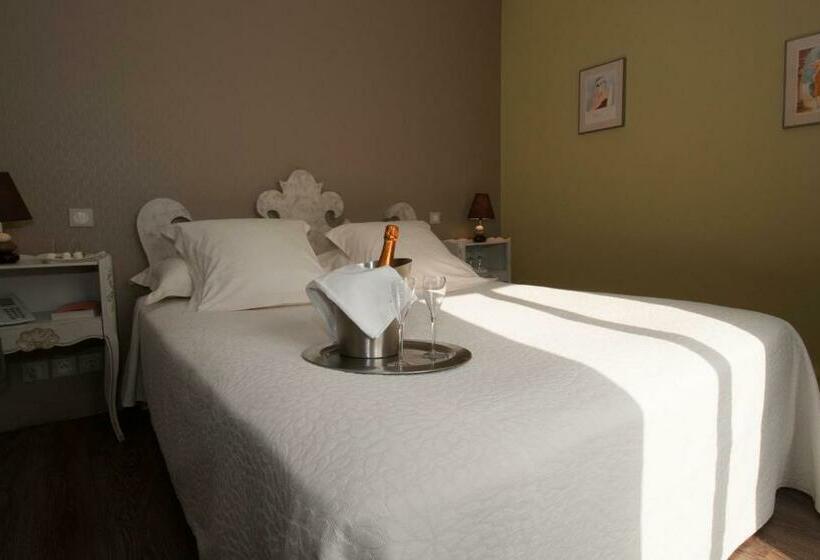 Классический Номер, Logis Hôtel Restaurant Le Coq Hardi