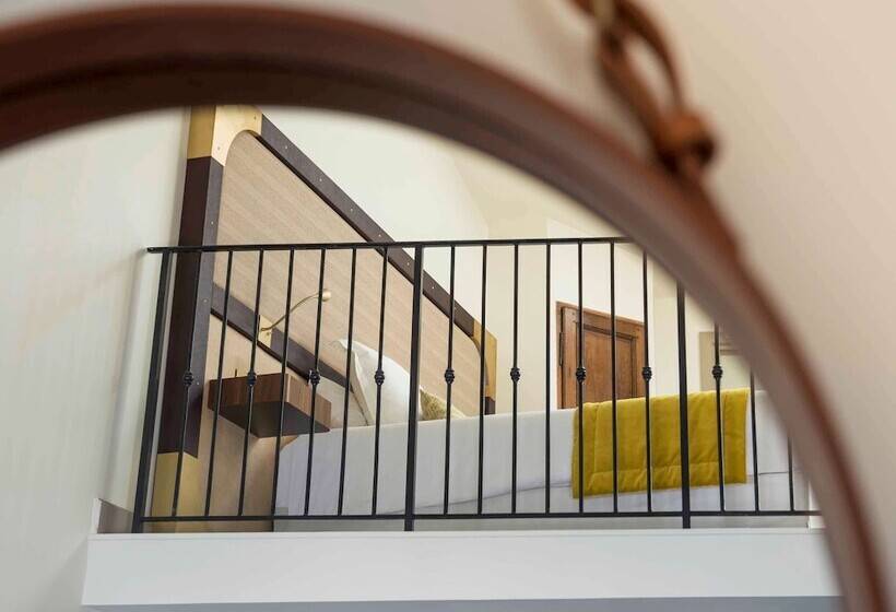 Люкс с Видом, Grand Hôtel Beauvau Marseille Vieuxport  Mgallery