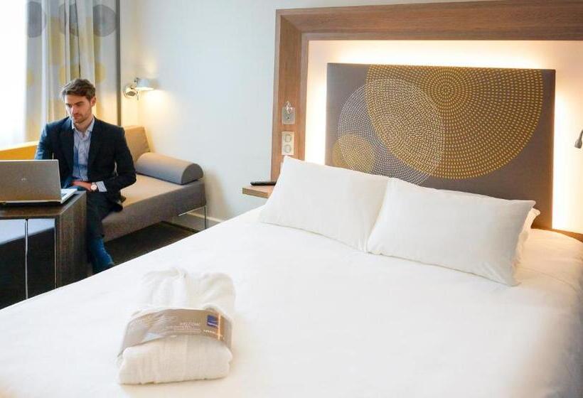 Номер Executive, Novotel Saclay