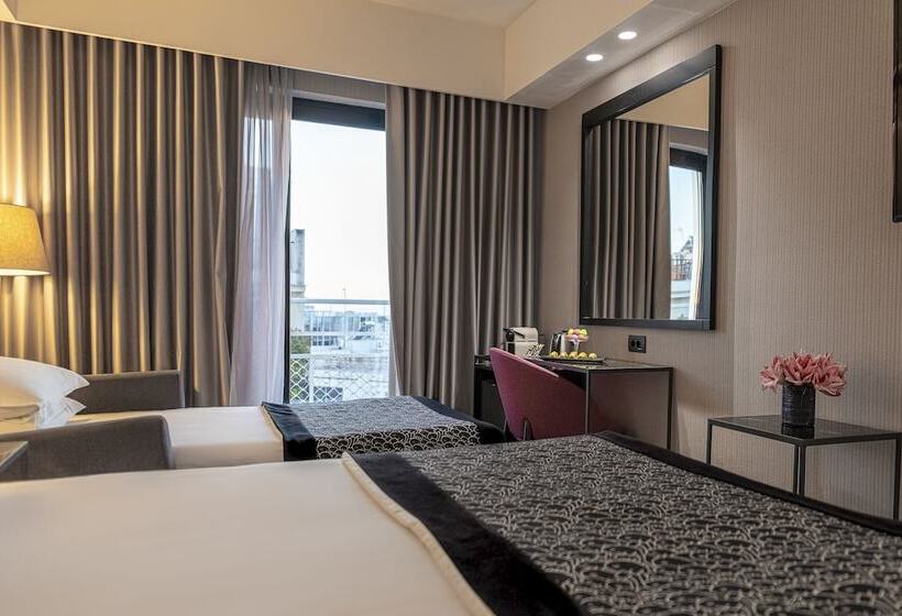 수피리어 트리플 룸, Astor Hotel Athens