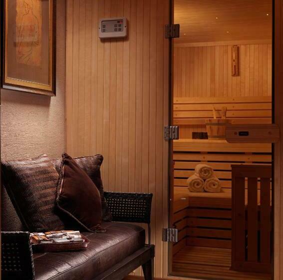 Suite Prezidențial, Divani Caravel