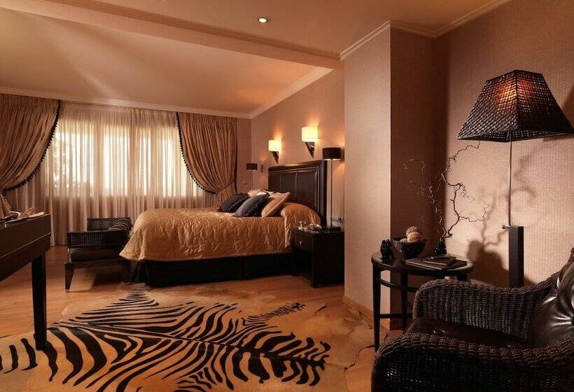Suite Prezidențial, Divani Caravel